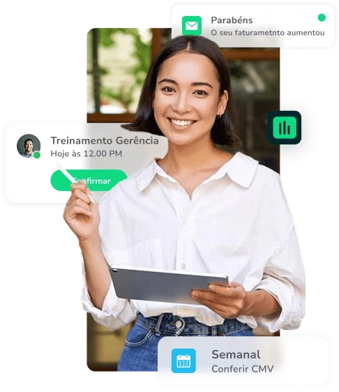 Mulher sorrindo segurando uma caneta e um tablet, cercada por notificações de treinamento, conquistas e tarefas semanais.